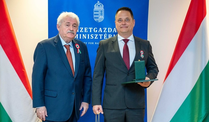 Gazsi Attilának a Magyar Arany Érdemkereszt polgári tagozat kitüntetést adományozták